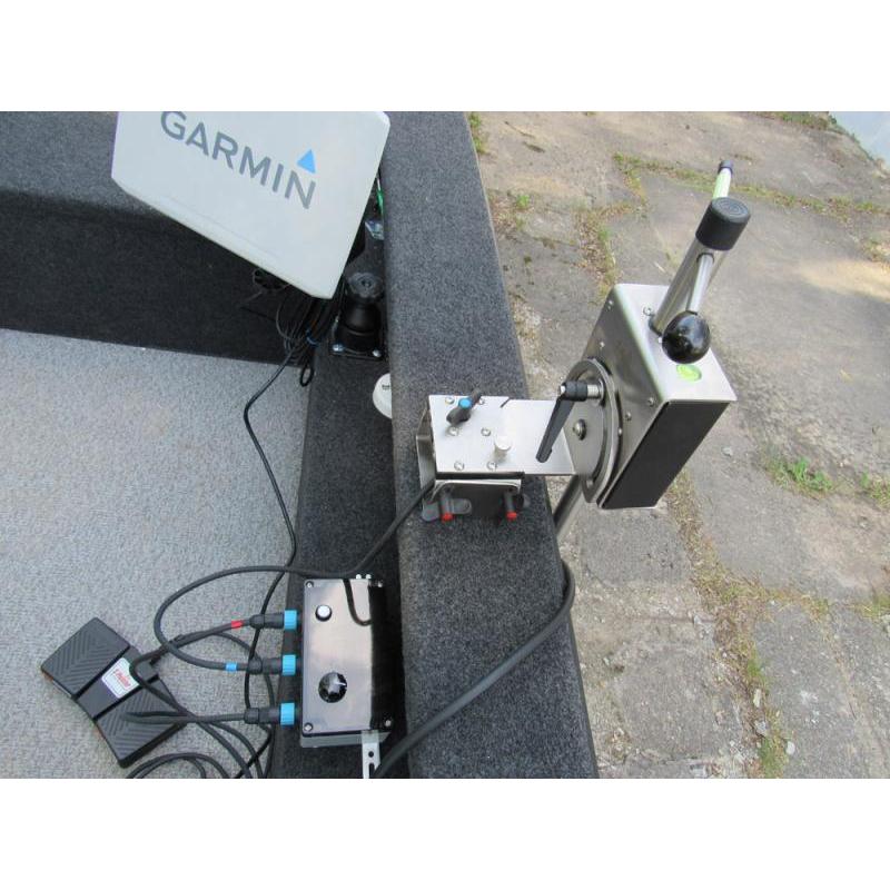 S-Pointer sonar mount includes tilt compensator and transducer protection